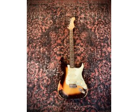 DEL-TONE - 60's S-style - 3-tone sunburst (Coffre inclu) DEL-TONE - 60's S-style - 3-tone sunburst (Coffre inclu)